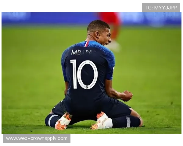 姆巴佩连球鞋都得定制，就这消费，我都买不起！