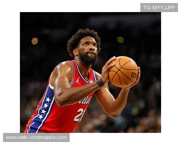 文班亚马挡拆牵制恩比德，外线效率高于恩比德