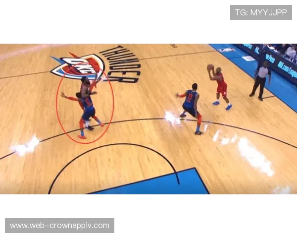 有利进攻原则如何影响犯规判罚的裁判决策机制揭秘